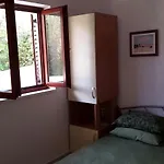 Family Friendly Seaside Preko, Ugljan - 14692 شقة *