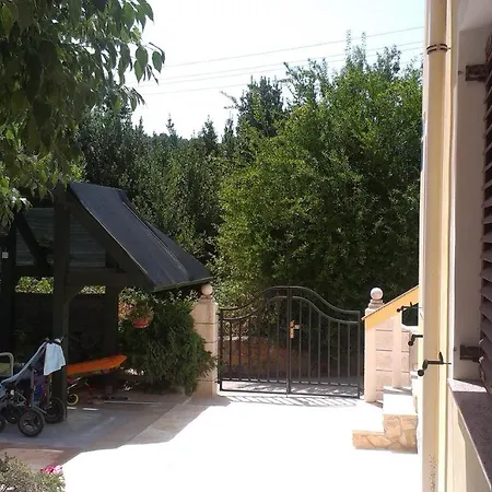 Apartamento Family Friendly Seaside Preko, Ugljan - 14692