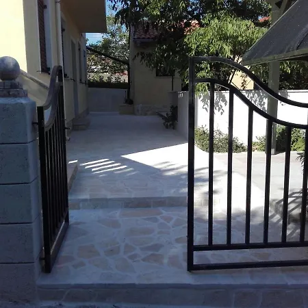 Apartamento Family Friendly Seaside Preko, Ugljan - 14692