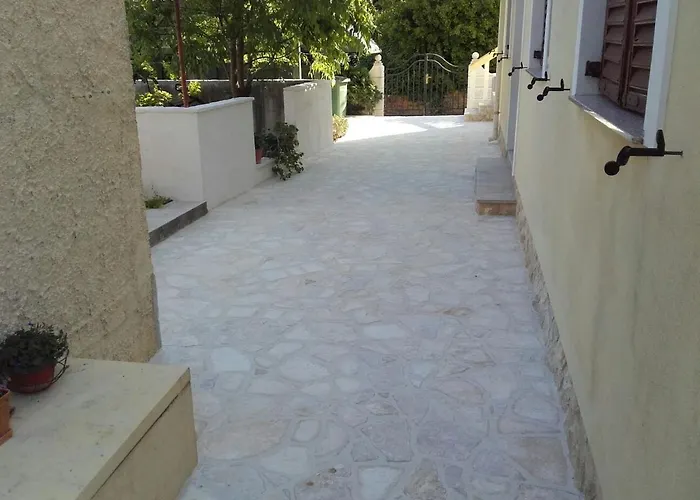 Family Friendly Seaside Preko, Ugljan - 14692 Apartamento Preko
