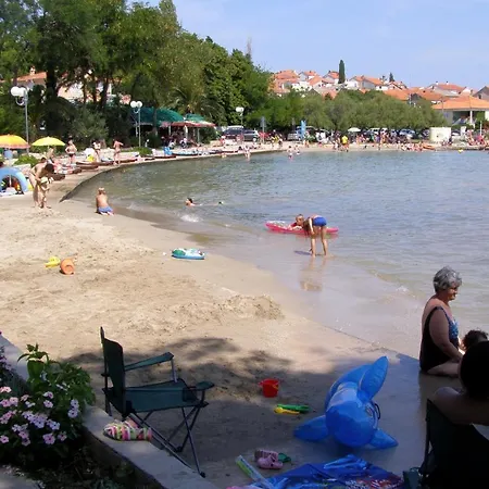 Family Friendly Seaside Preko, Ugljan - 14692 * Преко