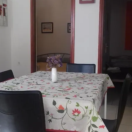 Family Friendly Seaside Preko, Ugljan - 14692 Апартаменты *
