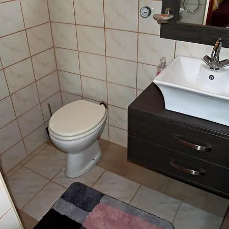 Апартаменты Family Friendly Seaside Preko, Ugljan - 14692