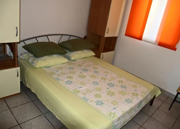 Family Friendly Seaside Preko, Ugljan - 14692 * Preko