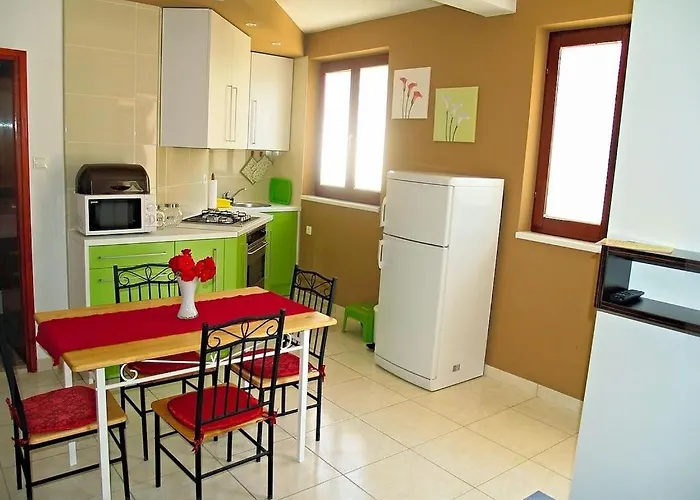 Family Friendly Seaside Preko, Ugljan - 14692 Appartement